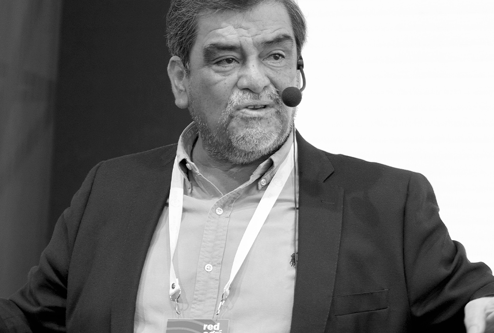Dr. Carlos Castillo